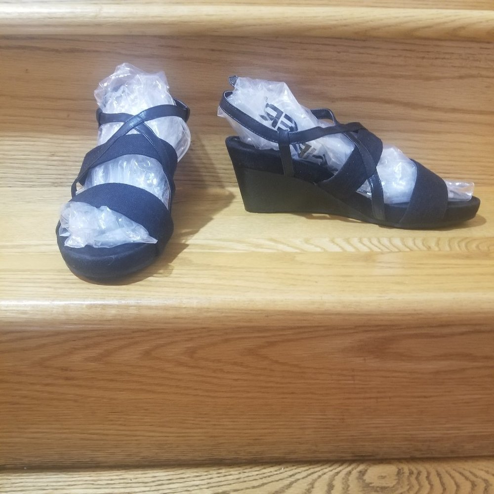 Aerosoles size 8 leather & canvas sandals